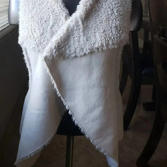🌻 Knox Rose Sherpa/Faux Suede Vest - Picture 4 of 8